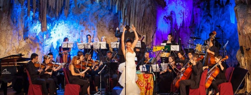 Orquesta Aljarafe en la cueva de Nerja
